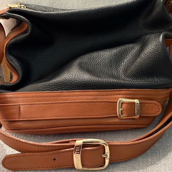 Beautiful and clean Valentina convertible leather bag. - Picture 4 of 9